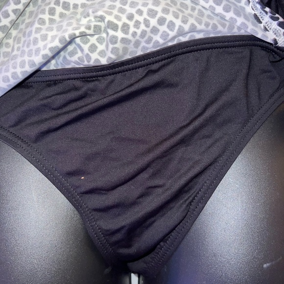 Tommy Bahama Halter Tankini And Swim Skirt Set - Picture 4 of 16